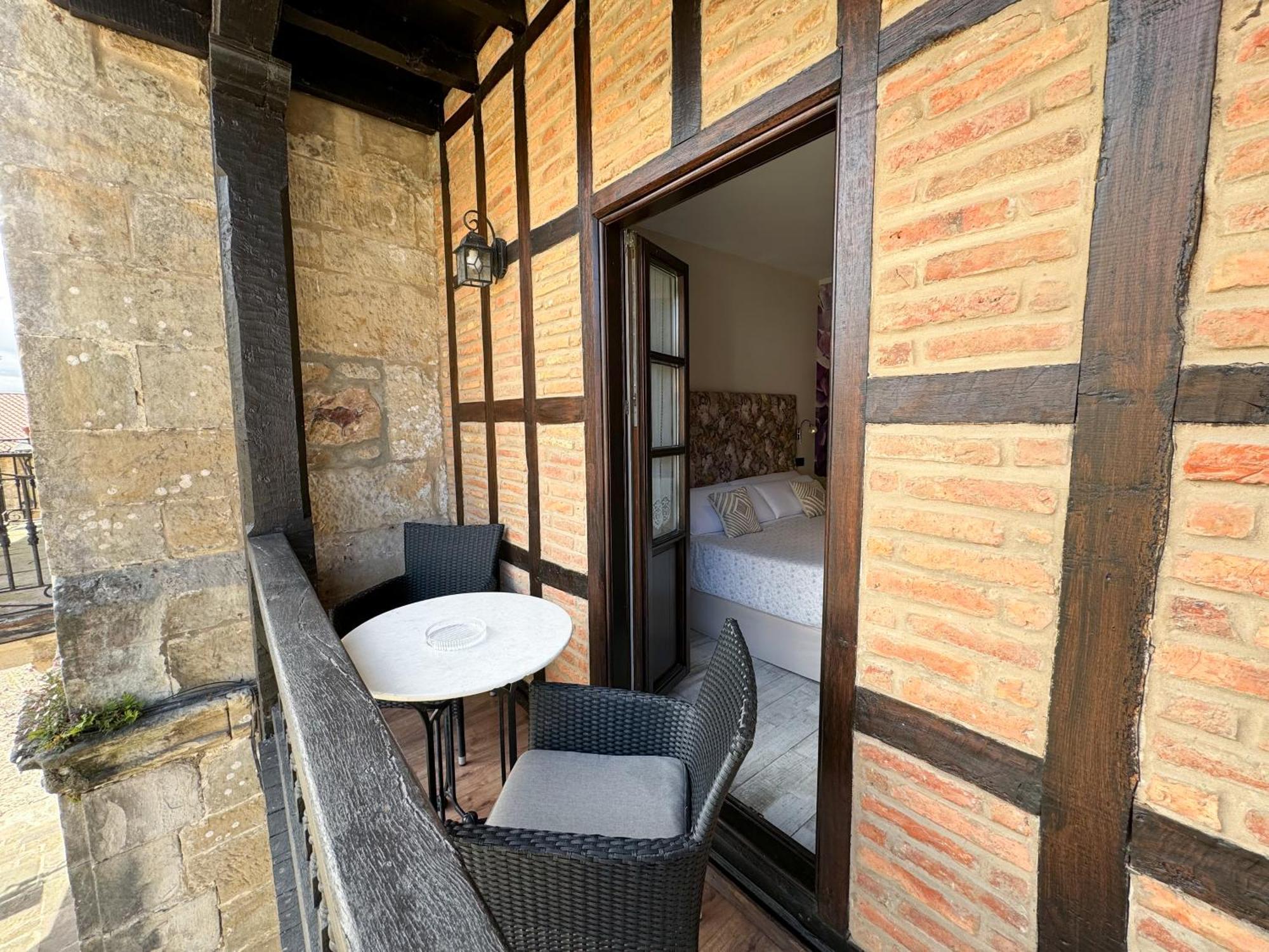 Akla Suites Con Jacuzzi Santillana Santillana del Mar Eksteriør bilde